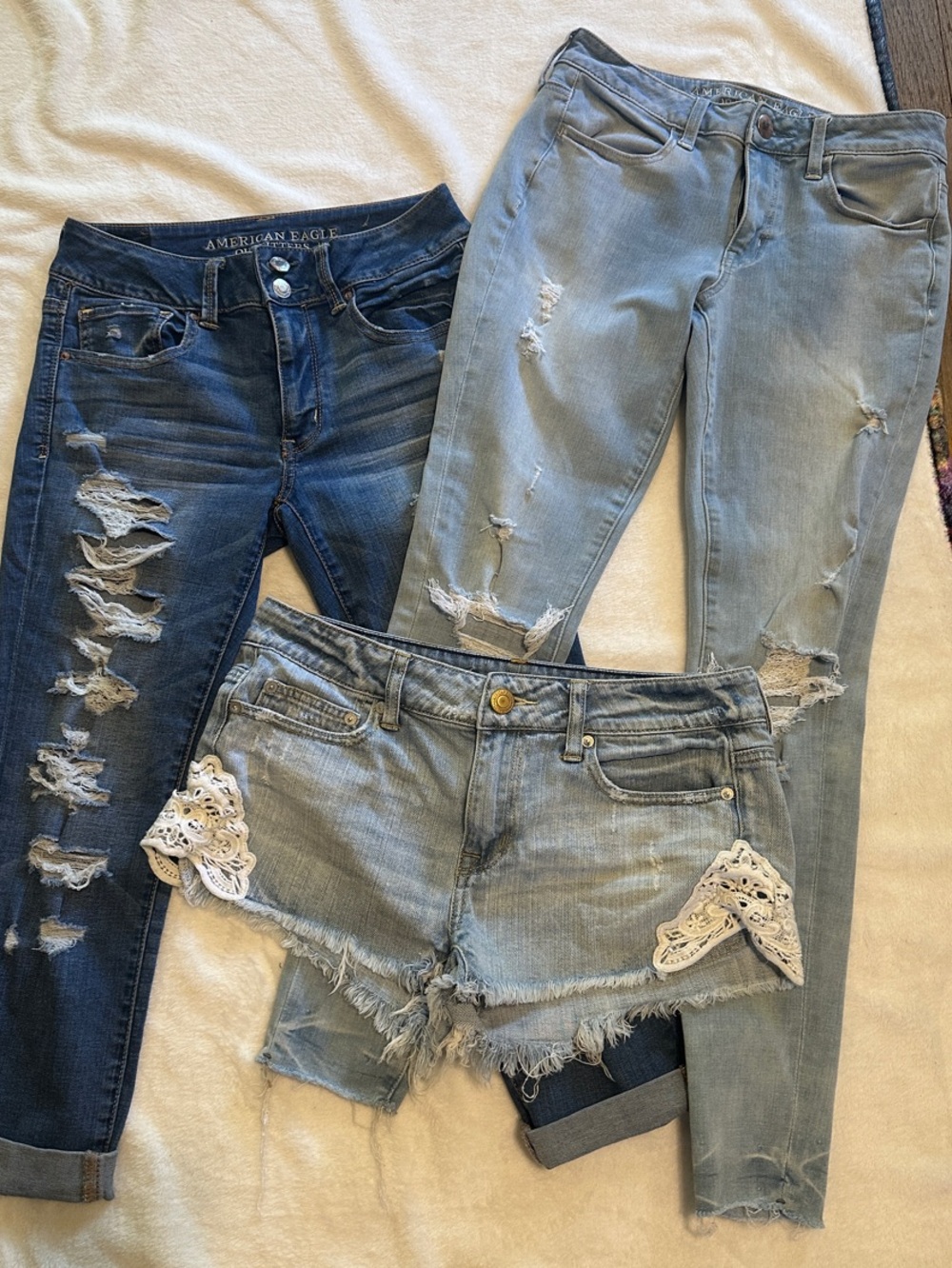 Lot of 3 women's American Eagle jeans, shorts, and capris size 6